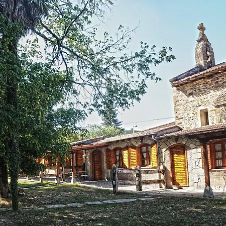 Rural Isasi מלון *